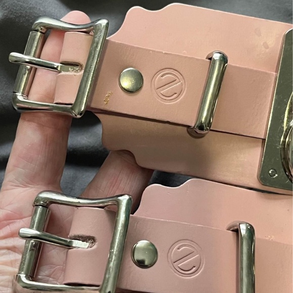 Zana Bayne collar and cuffs in blush - Picture 3 of 3